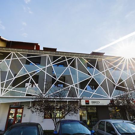 Net Hotel 피테슈티 외부 사진