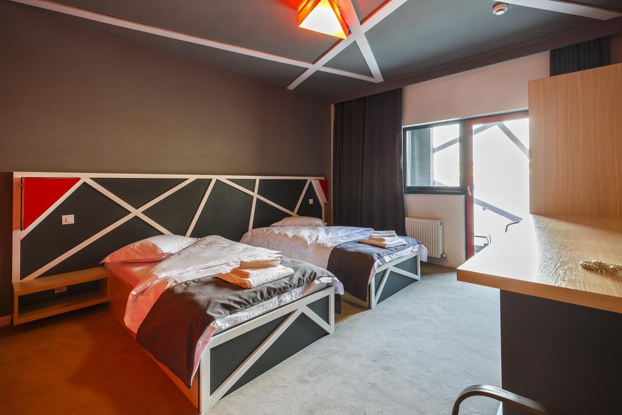 Net Hotel 피테슈티 외부 사진
